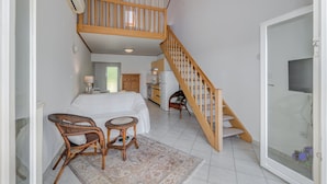 Apartment | Dining - Beachfront Apartment With Balcony and Parking (Split)