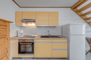 Apartment | Private kitchen | Fridge, microwave, oven, stovetop