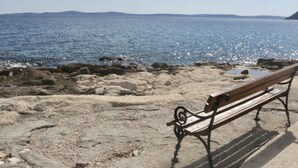 Apartment | Beach - Beachfront Apartment With Balcony and Parking (Split)