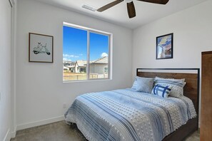 4 bedrooms, iron/ironing board, free WiFi, bed sheets