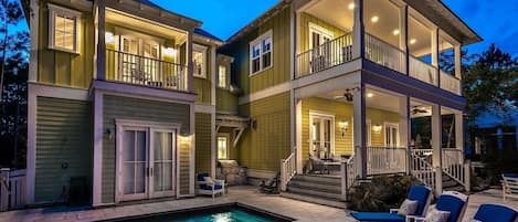 Een verwarmd zwembad