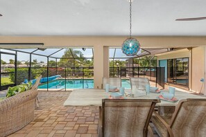 Dining - Set sail for the coastal getaway! Hot Tub, great amenities! (Cape Coral)