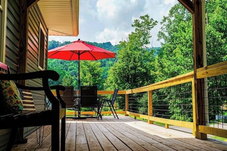 Outdoor dining. *The Decked out Den*