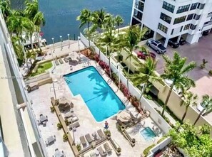 屋外プール、温水プール