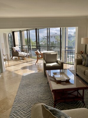 智能電視、書籍