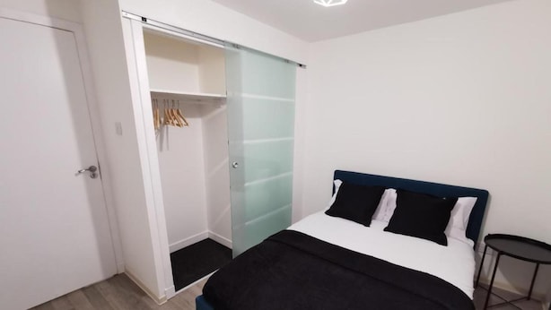 Apartamento, 2 camas Queen | 2 quartos, ferros/tábuas de passar roupa, Wi-Fi de cortesia