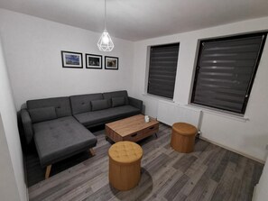 Apartment, 2 Queen Beds | Living area | Fireplace - Beautiful 2-bed Apartment in Edinburgh (Edinburgh)