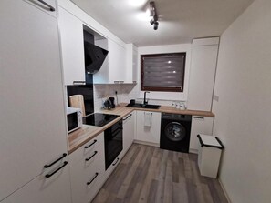 Apartment, 2 Queen Beds | Private kitchen | Fridge, microwave, oven, stovetop - Beautiful 2-bed Apartment in Edinburgh (Edinburgh)