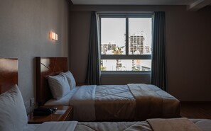 Standard Twin Room | Hypo-allergenic bedding, in-room safe, desk, laptop workspace