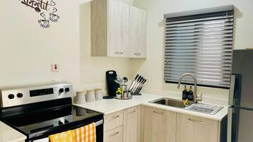 House | Private kitchen | Fridge, microwave, oven, stovetop