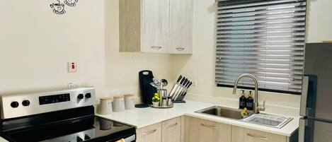 House | Private kitchen | Fridge, microwave, oven, stovetop
