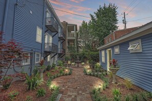 Exterior - Cozy & Historic 1790 Guest House Steps to River St, Food, and Entertainment! (Savannah)