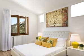 4 habitaciones, tabla de planchar con plancha, wifi y ropa de cama 