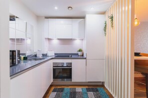 Apartment | Eigene Küche | Kühlschrank, Ofen, Herdplatte, Geschirrspüler