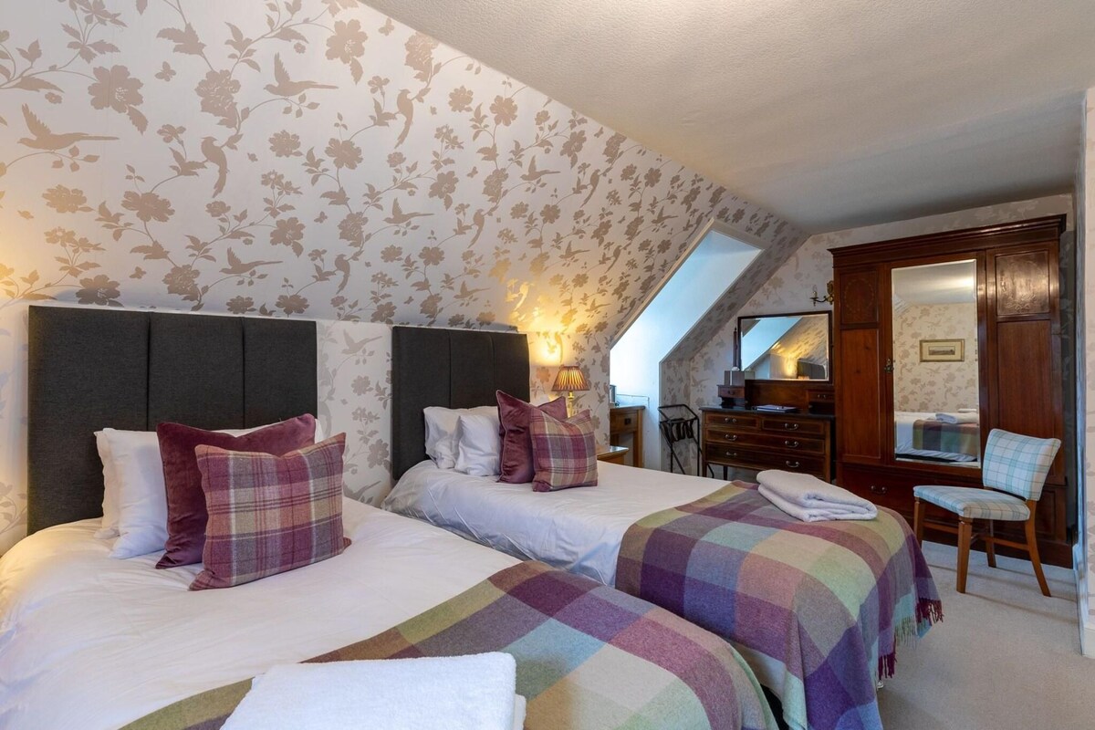 Classic Twin Room (2 Twin Beds)