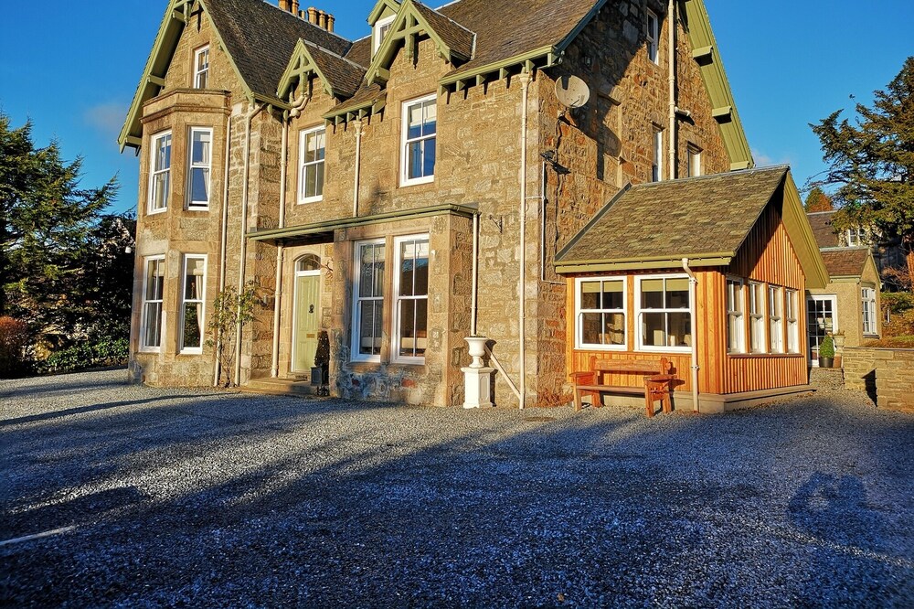 Craigroyston House & Lodge