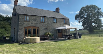 Charming Countryside Cottage