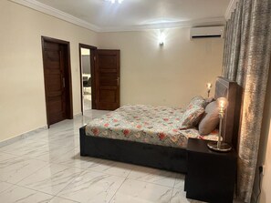Apartment - After 5 Apartment 2, 3 Spacious En-suite Bedrooms (Freetown)