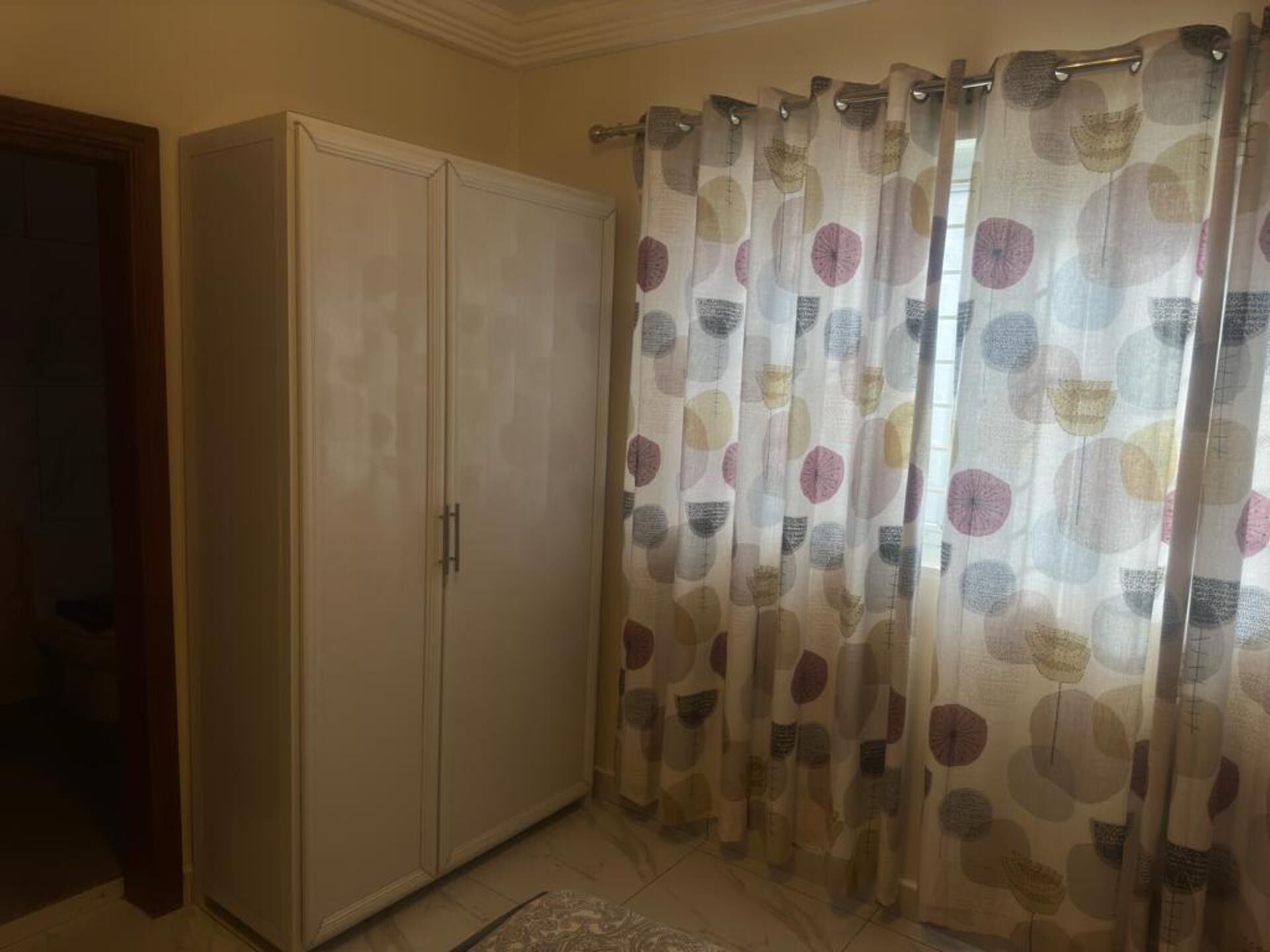 After 5 Apartment 2, 3 Spacious Ensuite Bedrooms, Freetown Info