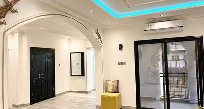 2 Bed Apartment Sleeps 4 - Jacuzzi, Parking, Wifi