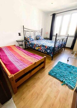 2 bedrooms, iron/ironing board, WiFi, bed sheets - Plein Centre de Visé (Visé)
