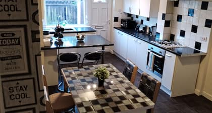 Comfortable 4-bed House in Hucknall, Nottingham