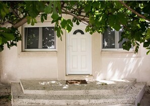 Studio, 1 Queen Bed | Exterior - Idea Studio Apartment Center City With Parking (Split)