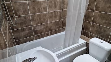 Apartment | Bathroom | Combined shower/bathtub, deep-soaking bathtub, hair dryer, towels