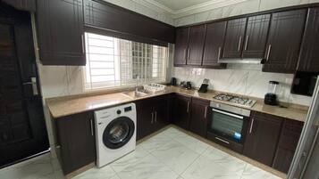 House | Private kitchen | Fridge, microwave, oven, stovetop