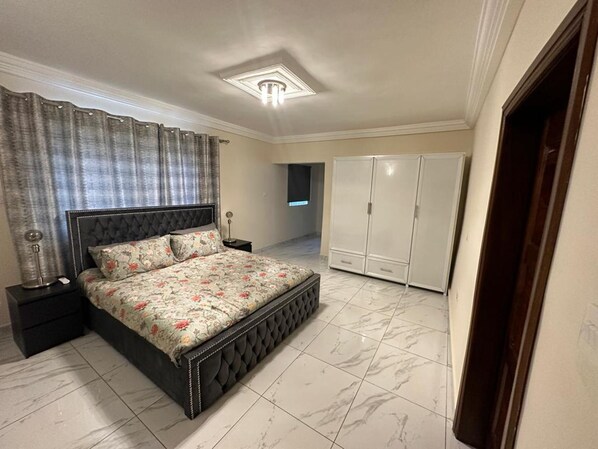 3 chambres, fer et planche à repasser, Wi-Fi gratuit, draps fournis
