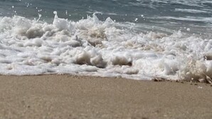 A sandy beach with waves crashing onto the shore. - Casa Santiago & Mafalda Lux Home in Olhao, Algarve (Olhao)