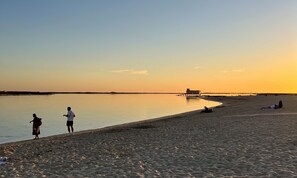 House, 1 Queen Bed | Beach