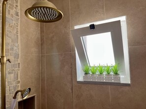 Casa, 1 cama Queen size | 1 habitación, tabla de planchar con plancha, wifi gratis y ropa de cama 