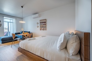 Iron/ironing board, free WiFi, bed sheets, wheelchair access