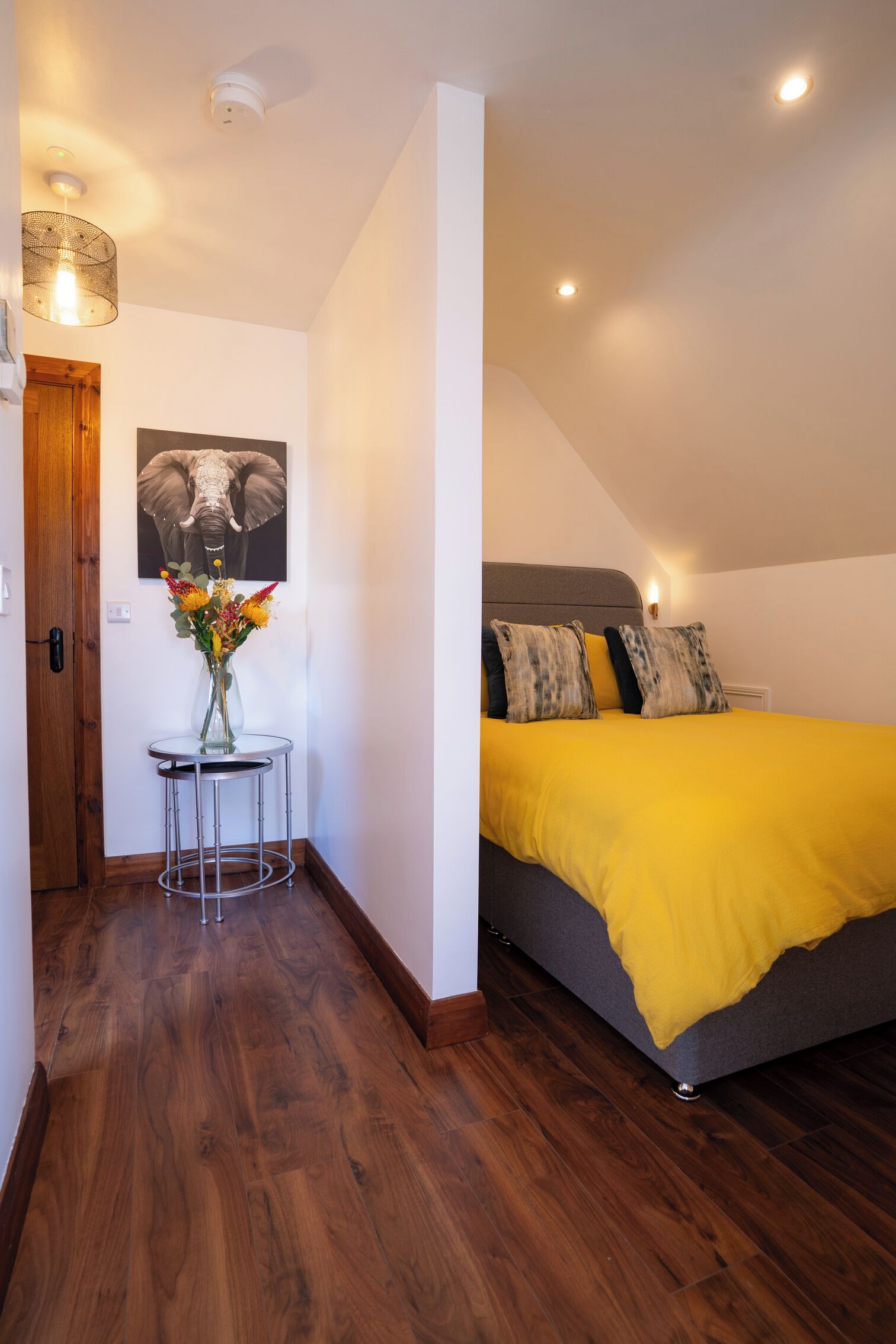 1 habitación, tabla de planchar con plancha, wifi gratis y ropa de cama 
