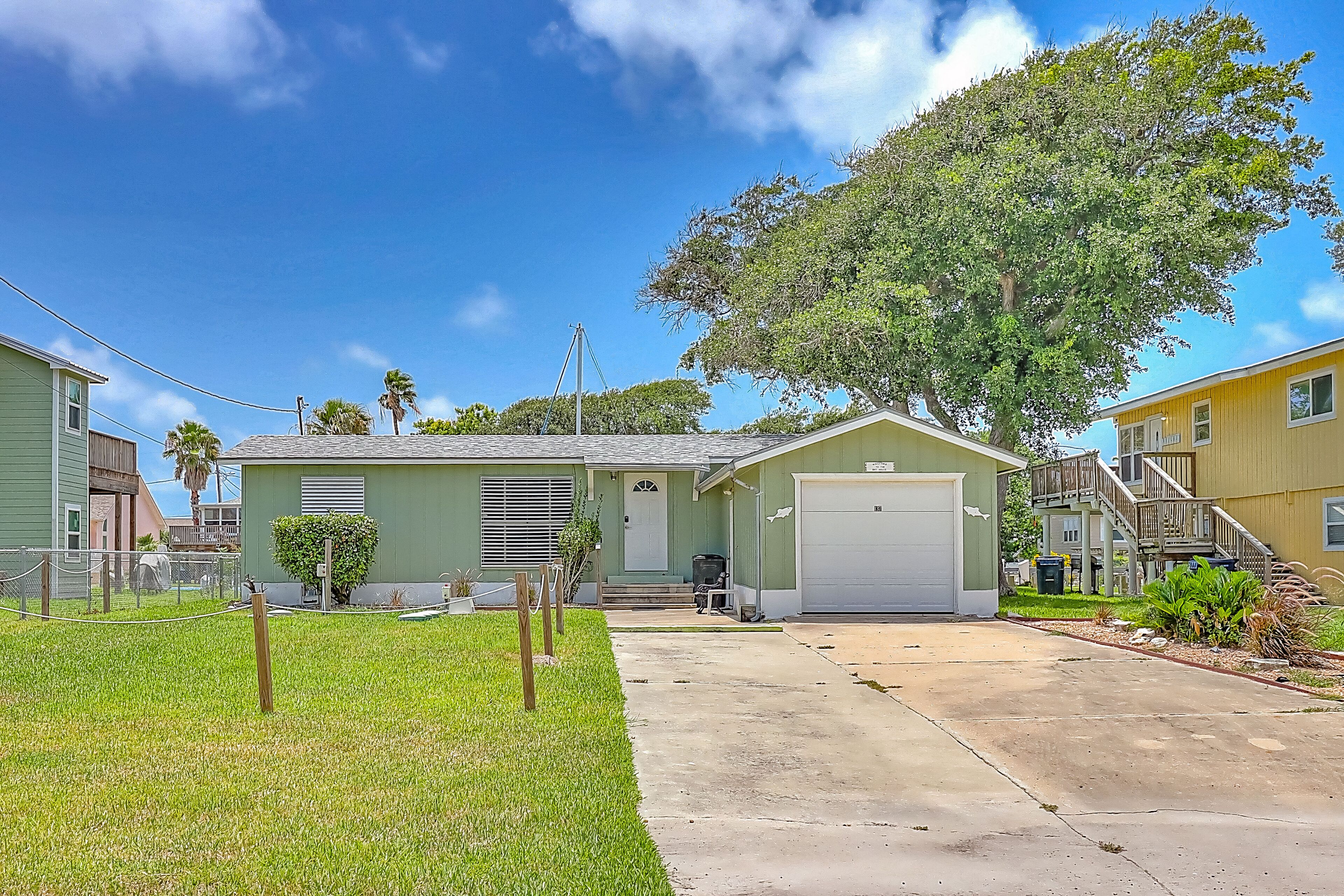 Port Paradise | Snowbird-friendly house in Rockport with water views