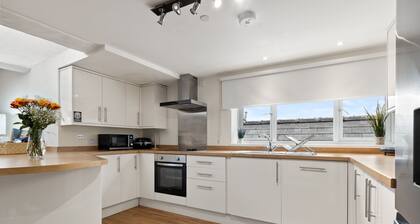 Charming 3-bed Apartment in Haverfordwest