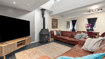 Apartment, Multiple Beds | Living area
