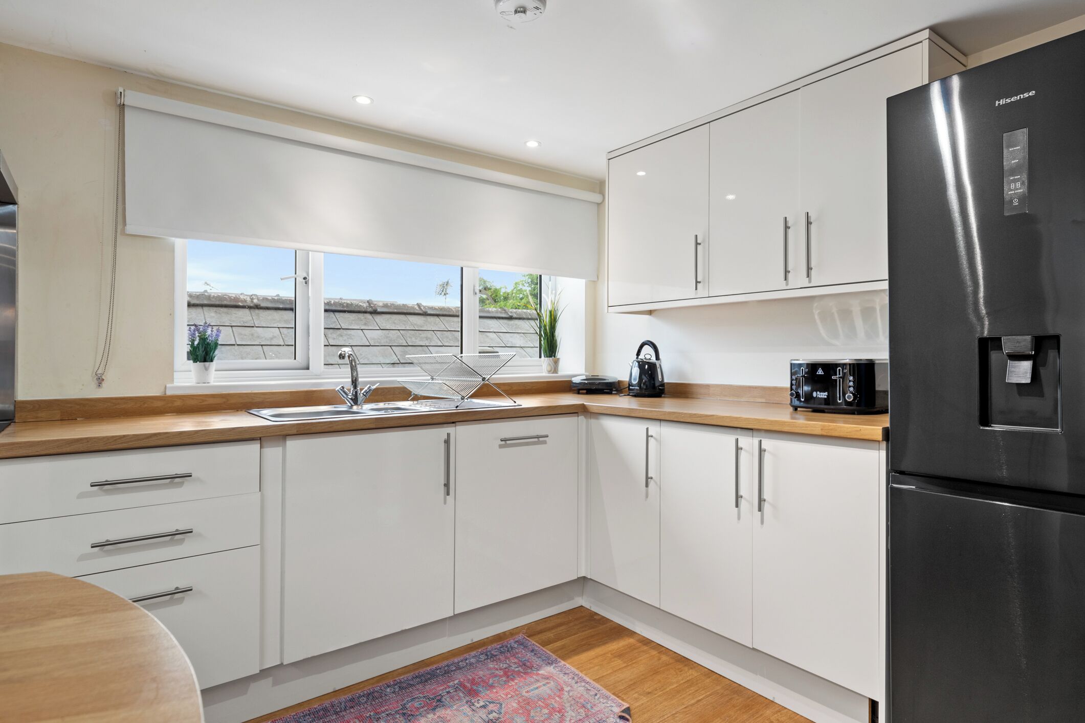 Apartment, Multiple Beds | Private kitchen | Fridge, microwave, oven, stovetop