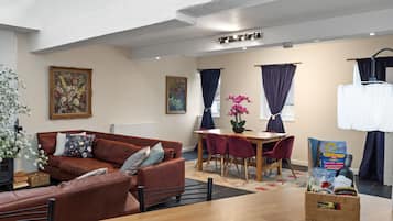 Apartment, Multiple Beds | Interior