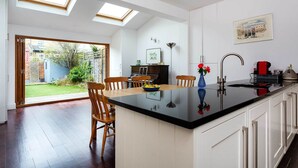 Unclassified image, 4 of 19, button - Remarkable 2-bed Apartment in London (London)