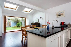 Apartment, Multiple Beds | Private kitchen | Fridge, microwave, oven, stovetop - Remarkable 2-bed Apartment in London (London)