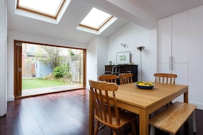 Apartment, Multiple Beds | Dining - Remarkable 2-bed Apartment in London (London)