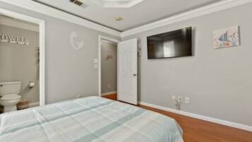 3 slaapkamers, een strijkplank/strijkijzer, reisbedje, gratis wifi