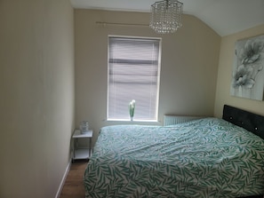 House | 1 bedroom, iron/ironing board, free WiFi, bed sheets