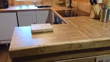 House | Private kitchen | Fridge, microwave, oven, stovetop