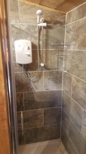 House | Bathroom | Shower, towels - Sutton Coldfield 2-bed Caravan, Parking & Bar-b-q (Sutton Coldfield)