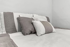 3 Schlafzimmer, Schreibtisch, Bügeleisen/Bügelbrett, kostenloses WLAN