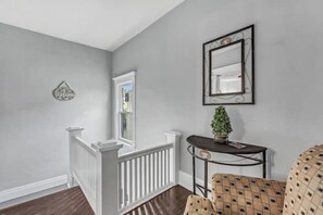 Interior - Newly Renovated ! Upper Modern Large 3 Bed House (Buffalo)