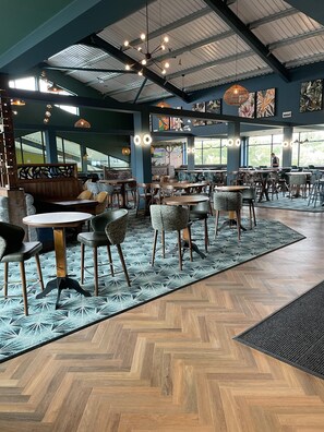 シャレー ベッド (複数台) | レストラン